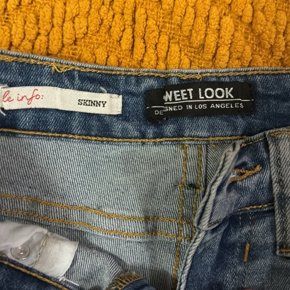 Juniors Sweet Look Skinny Jeans - Picture 2 of 4